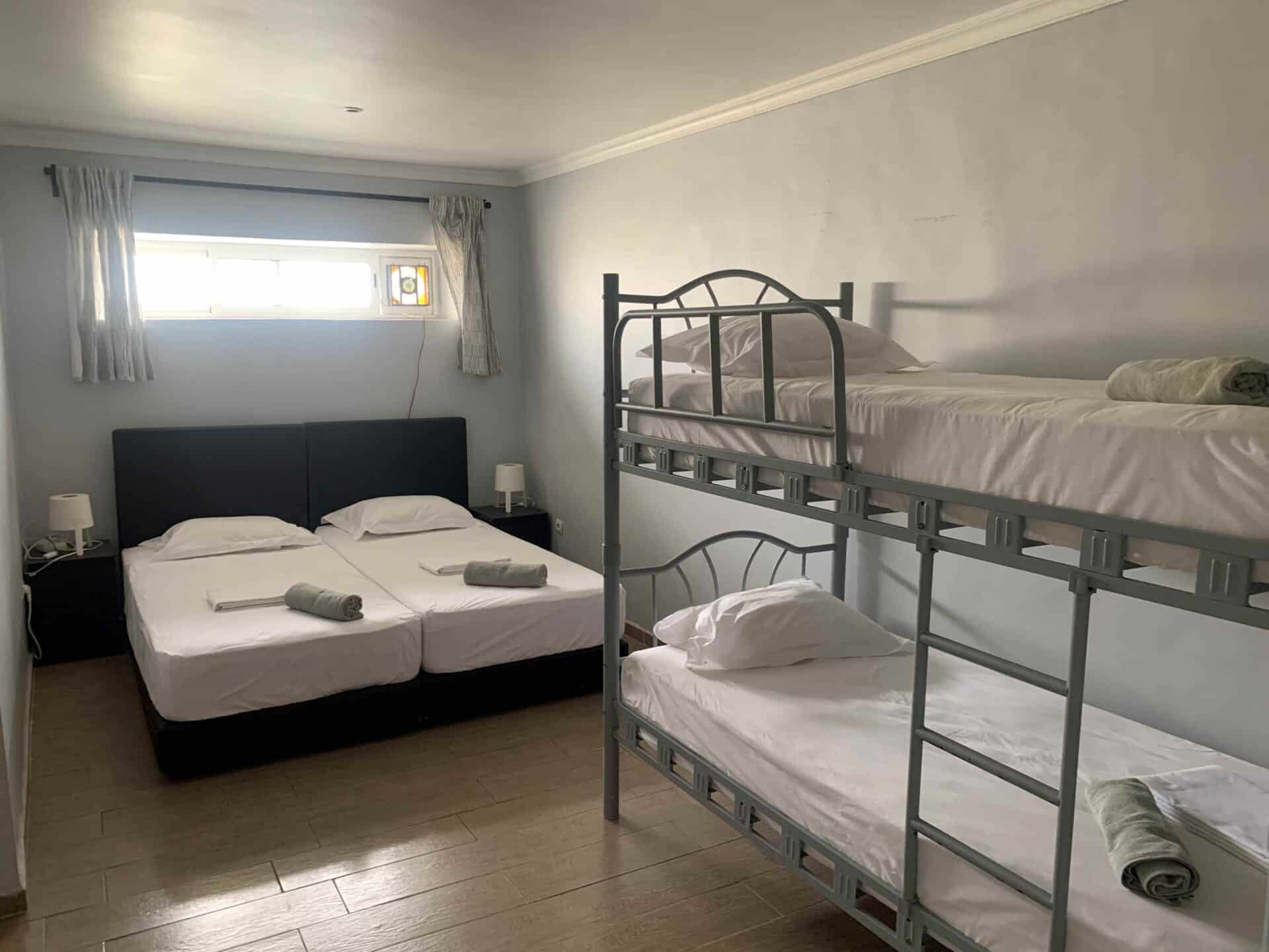 سرير ايريس مزدوج و سرير بطابقين
